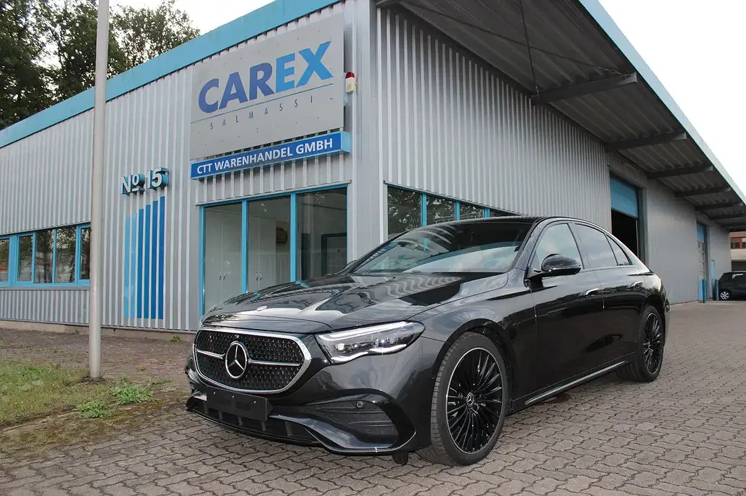 Mercedes-Benz E 200 - Thumbnail 1