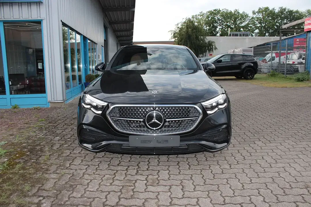 Mercedes-Benz E 200 - Thumbnail 2