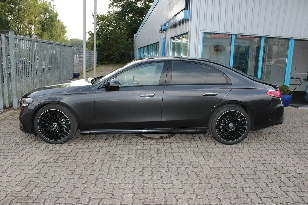 Mercedes-Benz E 200 - Thumbnail 3