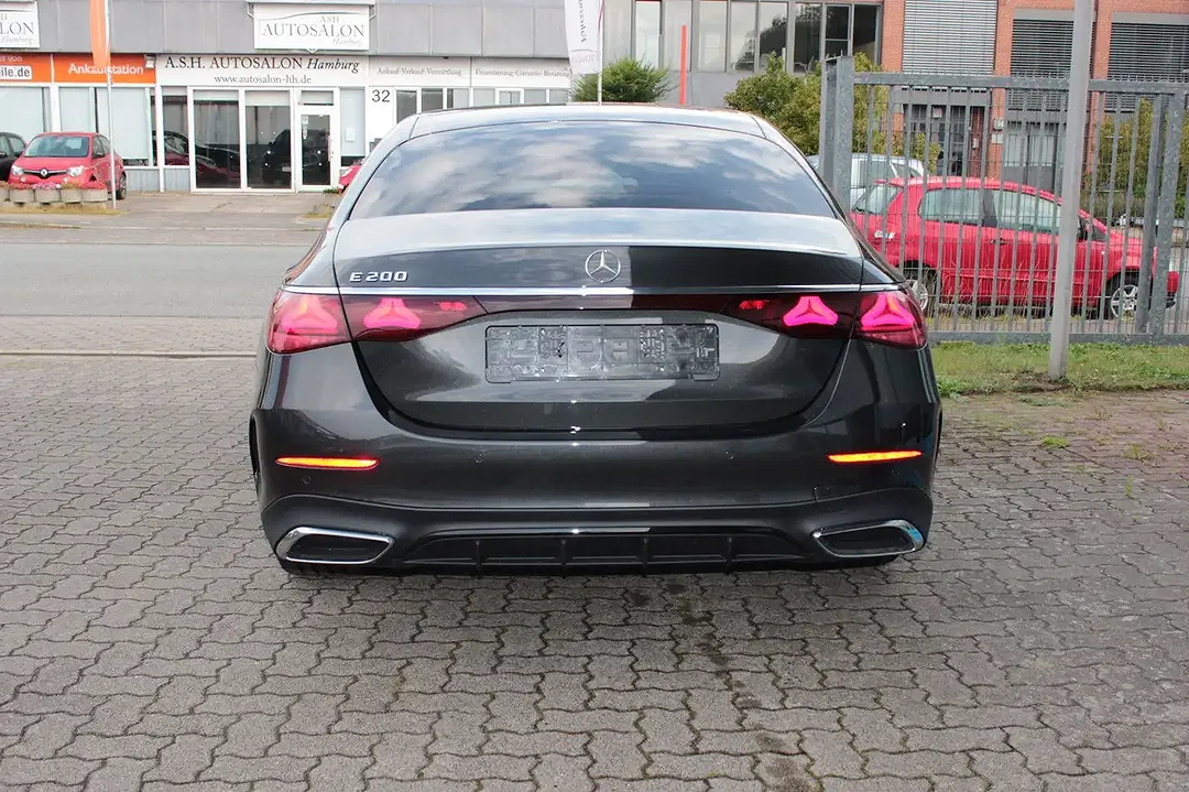 Mercedes-Benz E 200 - Thumbnail 5