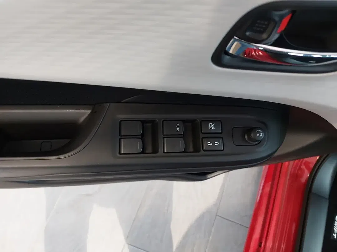 Suzuki Swift - Thumbnail 13