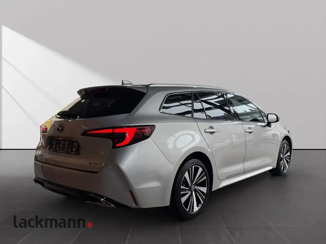 Toyota Corolla - Thumbnail 4