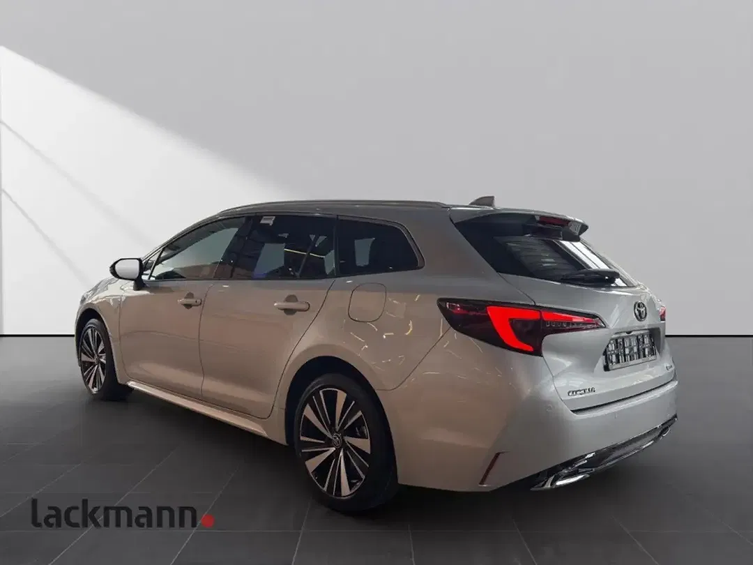 Toyota Corolla - Thumbnail 6