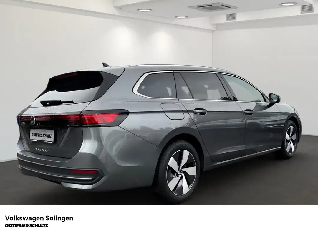 Volkswagen Passat Variant - Thumbnail 1