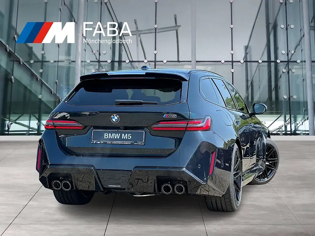 BMW M5 - Thumbnail 2