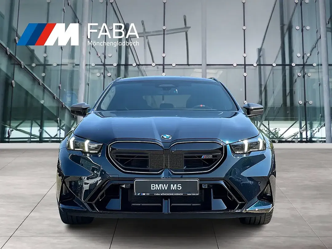 BMW M5 - Thumbnail 3