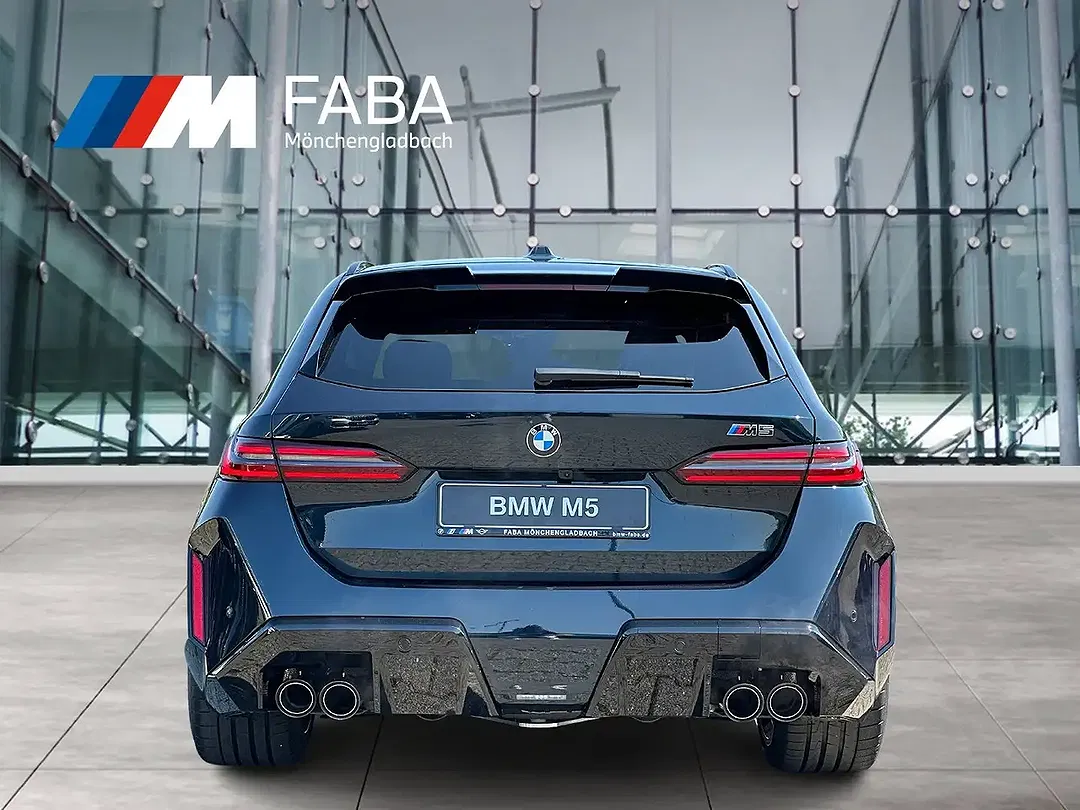 BMW M5 - Thumbnail 4