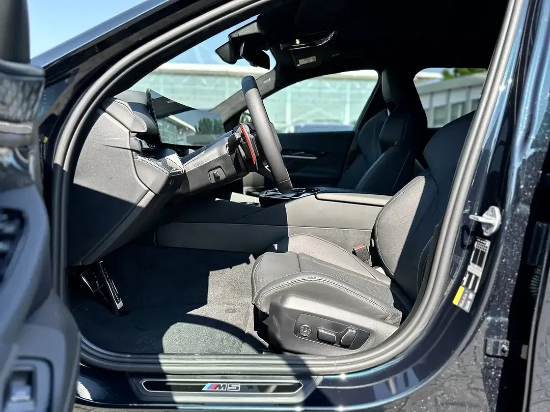 BMW M5 - Thumbnail 9