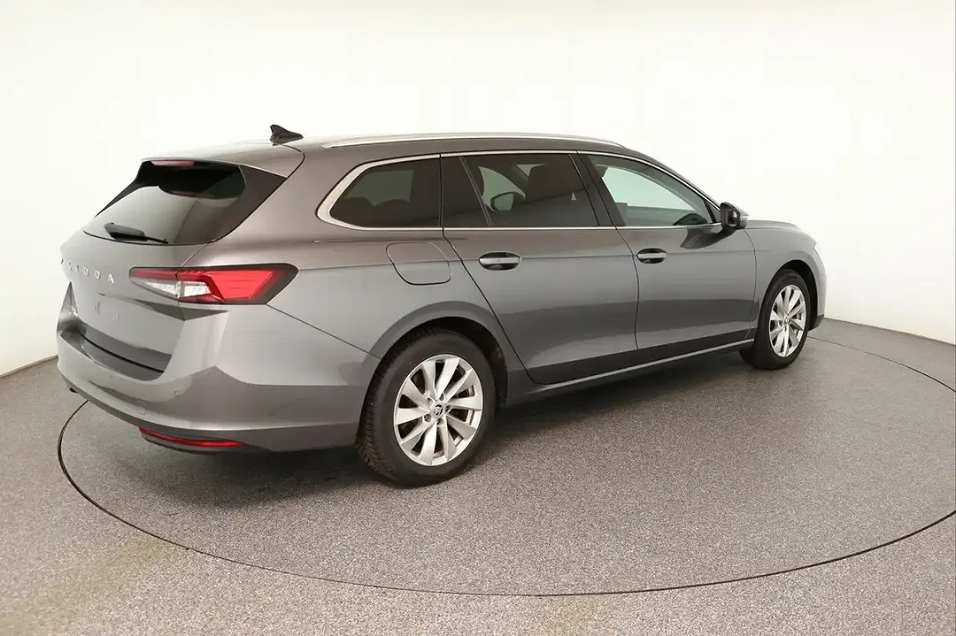 Skoda Superb - Thumbnail 6