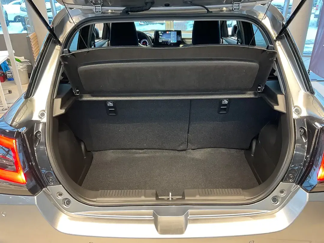 Suzuki Swift - Thumbnail 8
