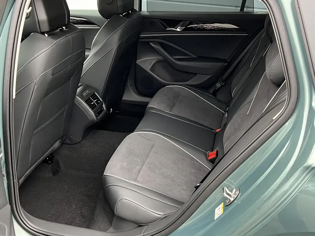 Volkswagen Passat Variant - Thumbnail 8