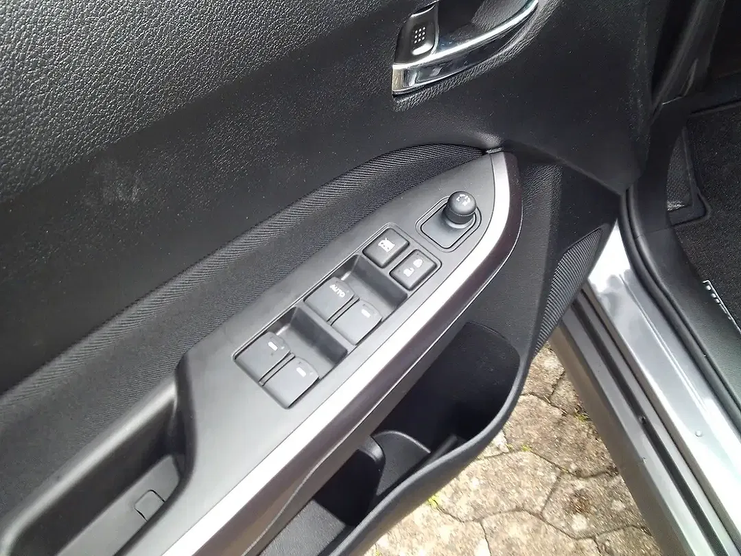 Suzuki Vitara - Thumbnail 12