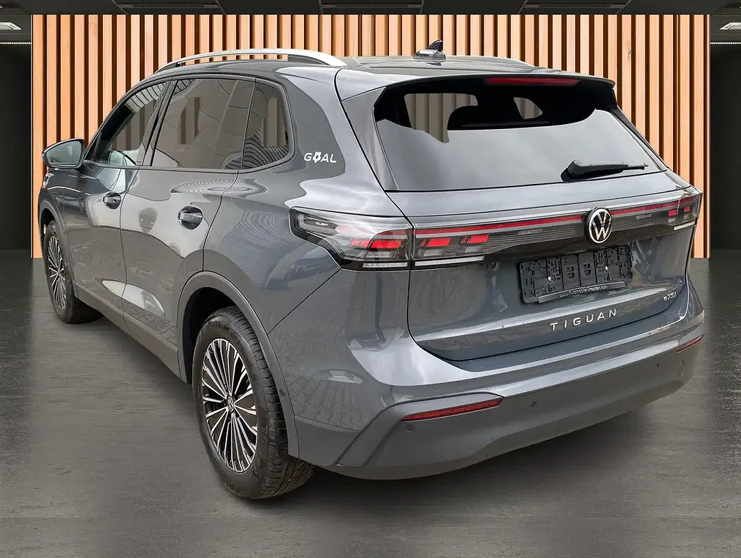 Volkswagen Tiguan - Thumbnail 16