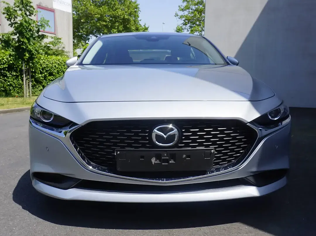 Mazda 3 - Thumbnail 2