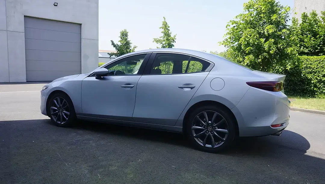Mazda 3 - Thumbnail 4