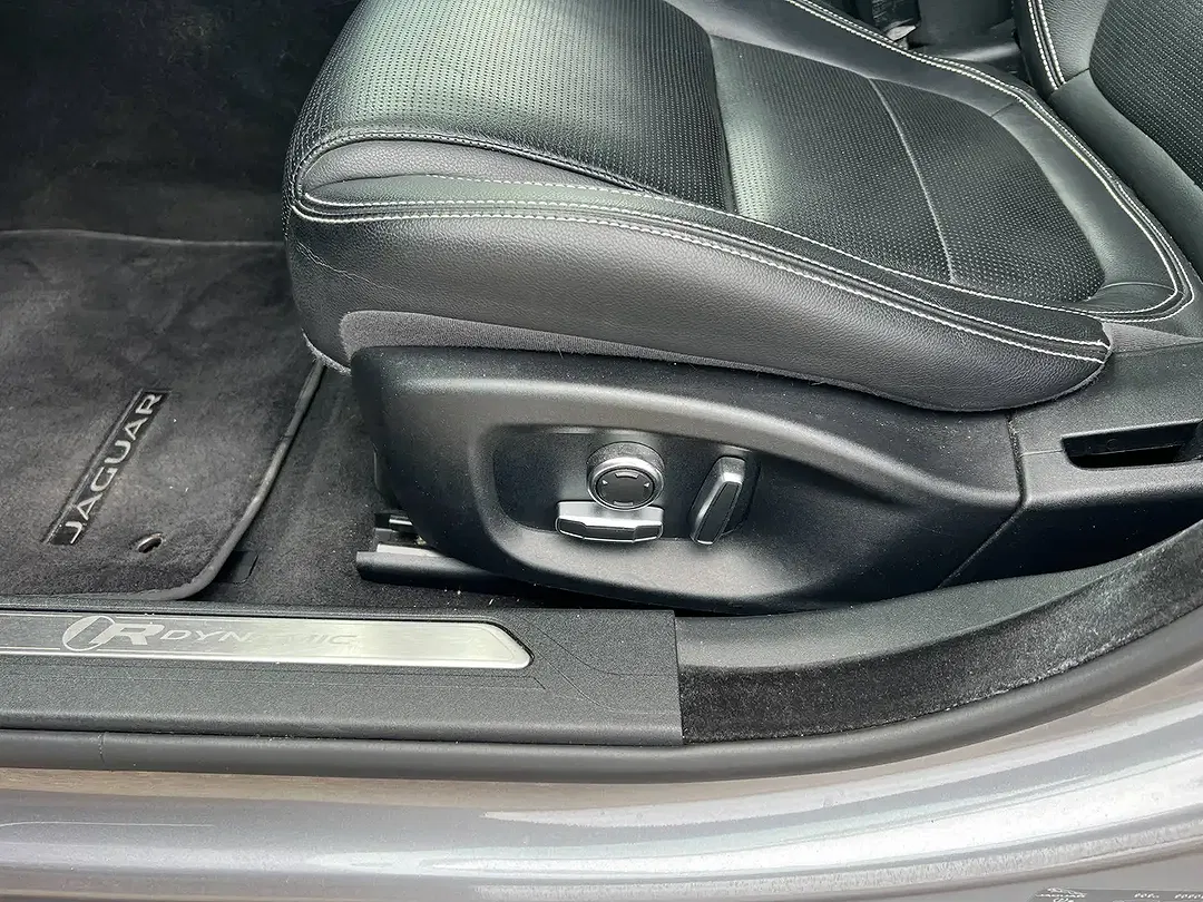 Jaguar XE - Thumbnail 10
