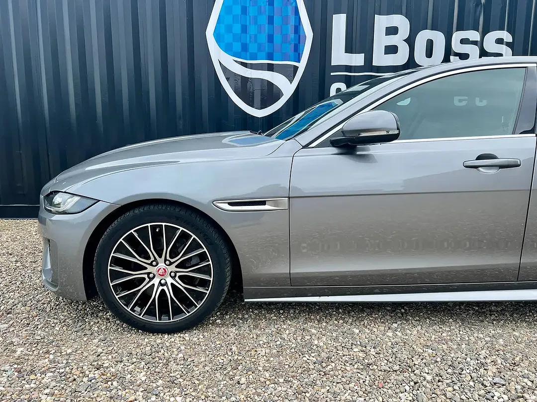 Jaguar XE - Thumbnail 13
