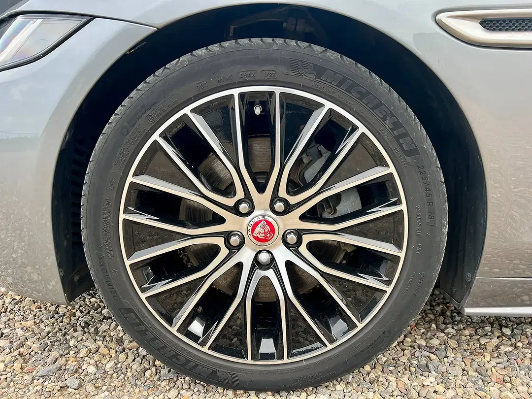Jaguar XE - Thumbnail 14