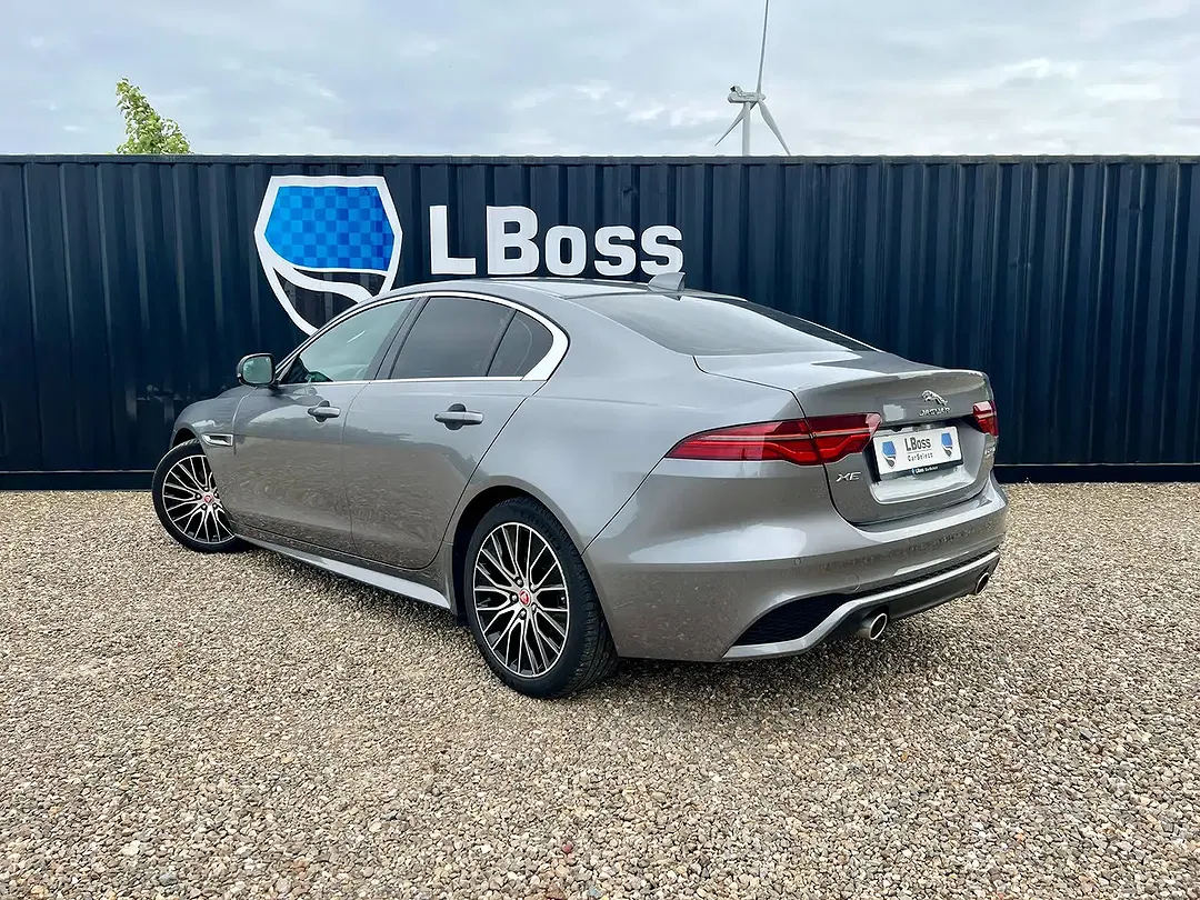 Jaguar XE - Thumbnail 2