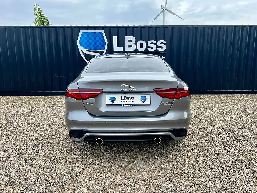 Jaguar XE - Thumbnail 23