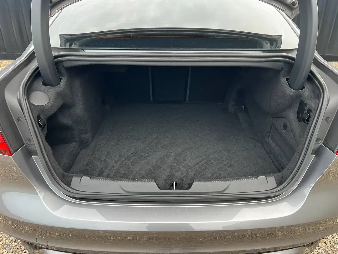 Jaguar XE - Thumbnail 26