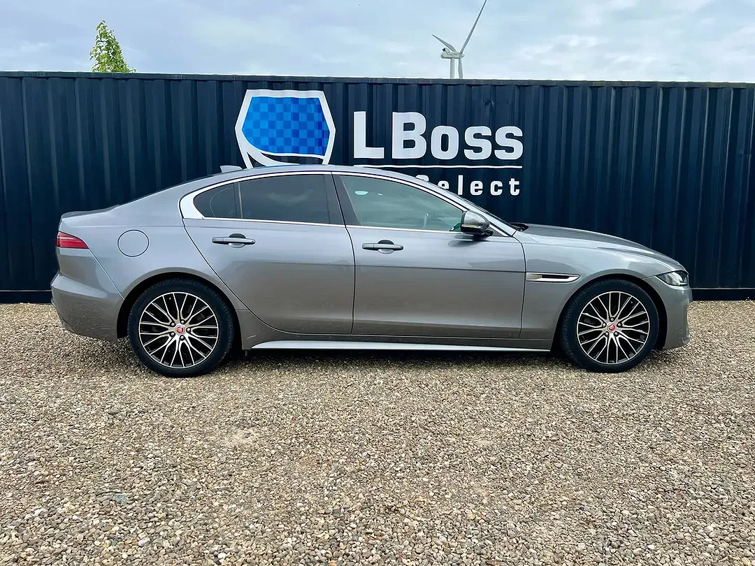 Jaguar XE - Thumbnail 34