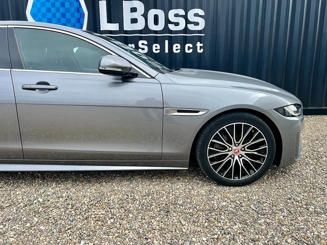 Jaguar XE - Thumbnail 36