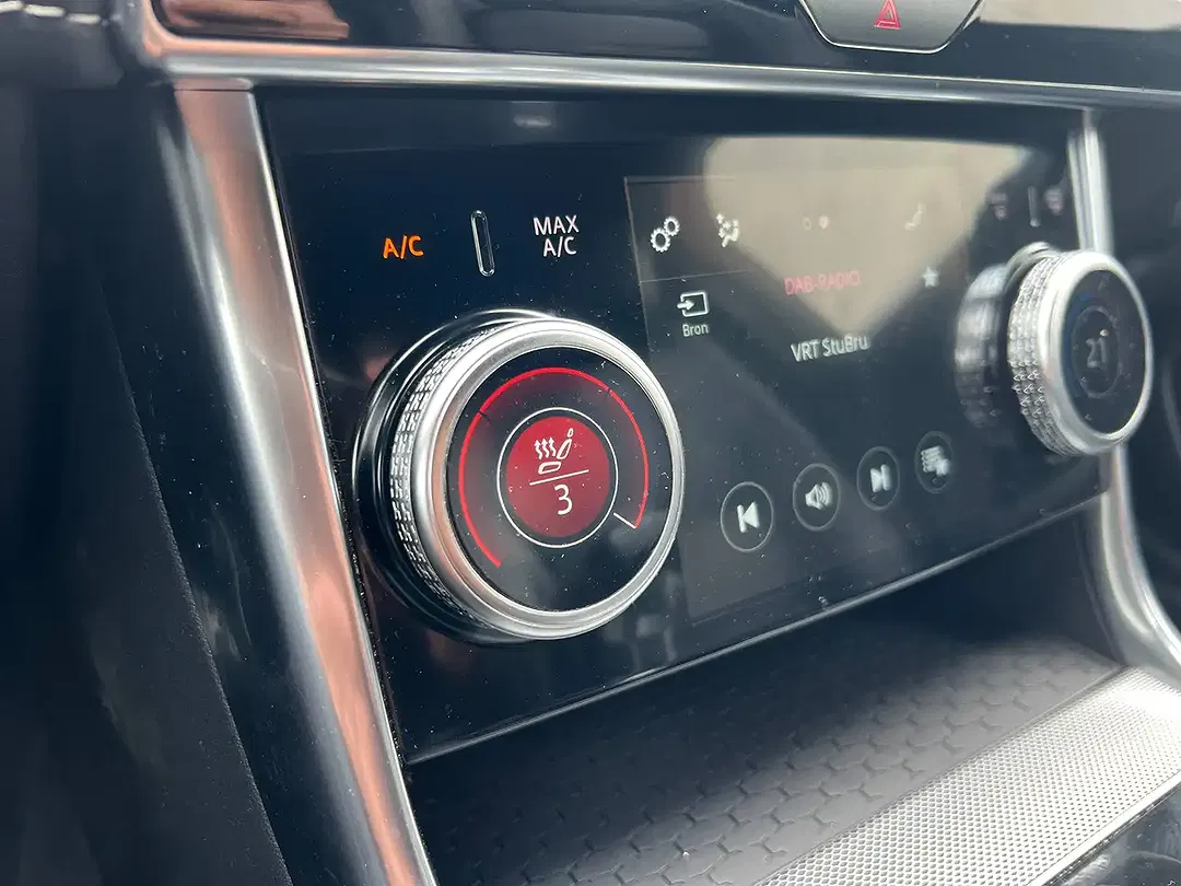 Jaguar XE - Thumbnail 38
