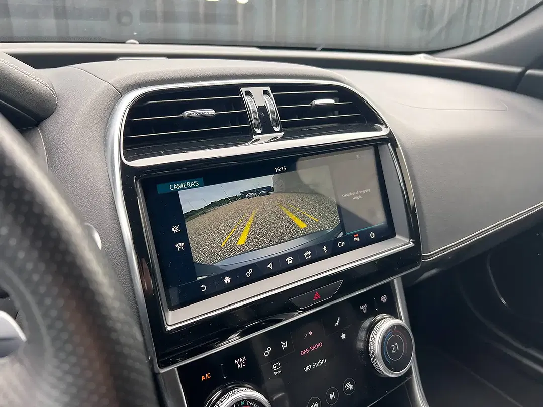 Jaguar XE - Thumbnail 39