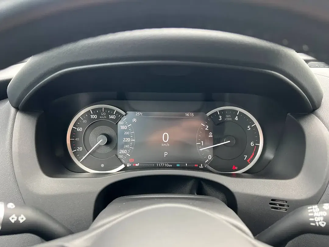 Jaguar XE - Thumbnail 40
