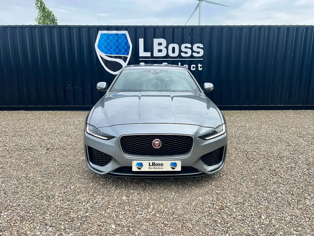 Jaguar XE - Thumbnail 5