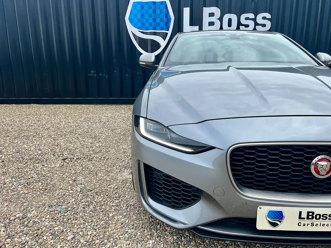 Jaguar XE - Thumbnail 6