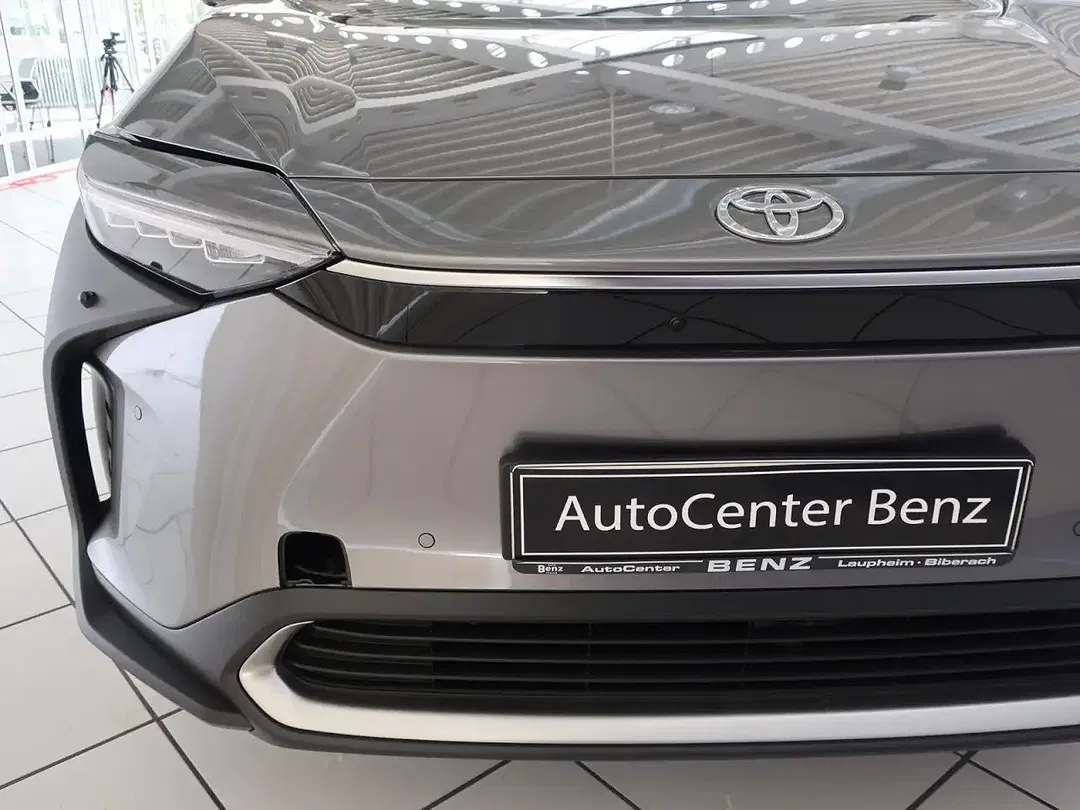 Toyota bZ4X - Thumbnail 5
