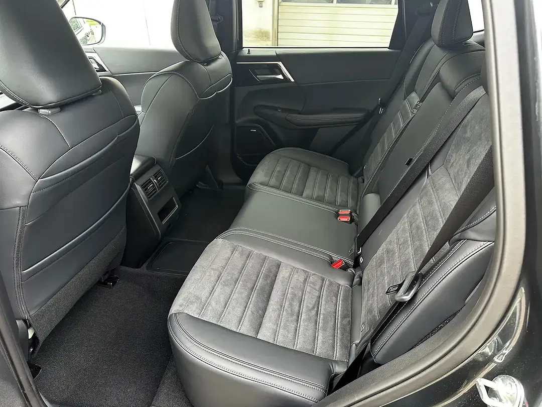 Mitsubishi Outlander - Thumbnail 11
