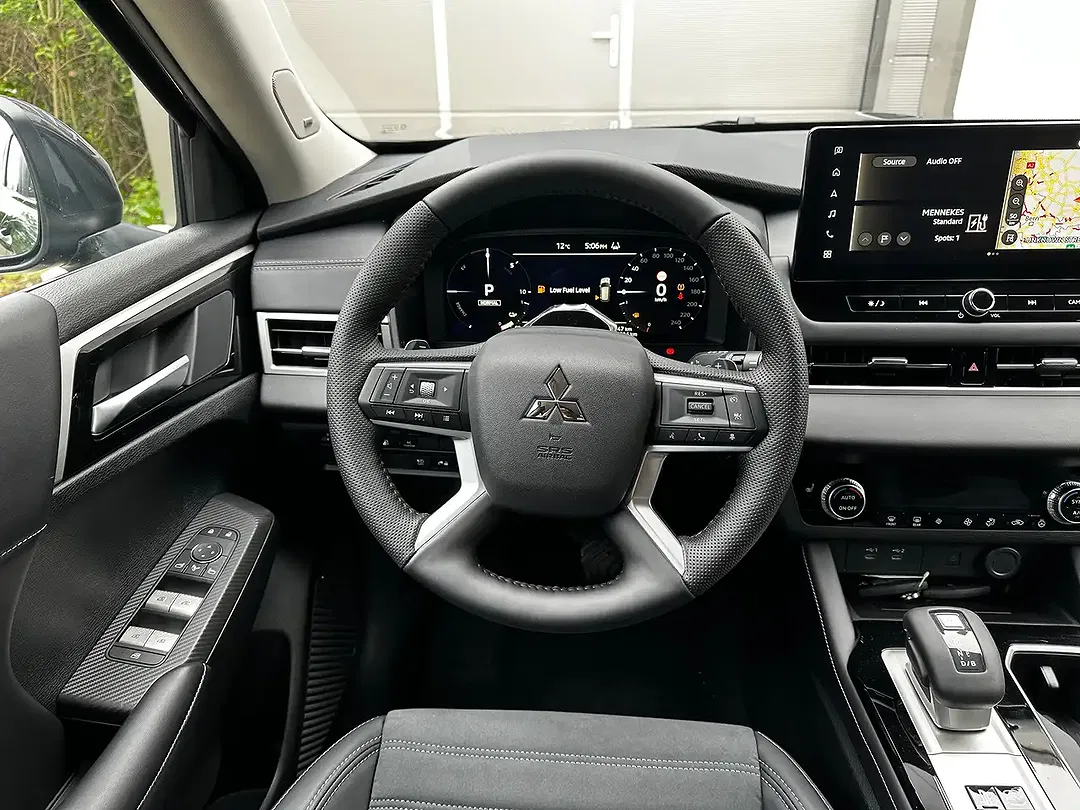 Mitsubishi Outlander - Thumbnail 16