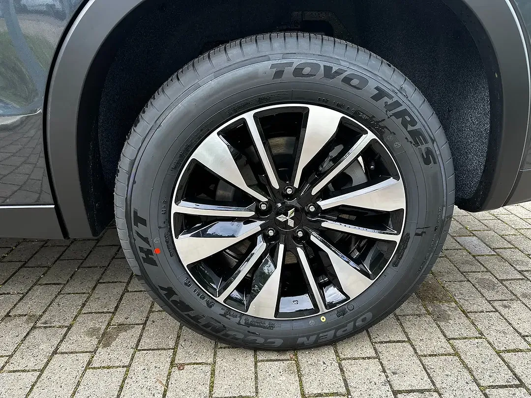 Mitsubishi Outlander - Thumbnail 20