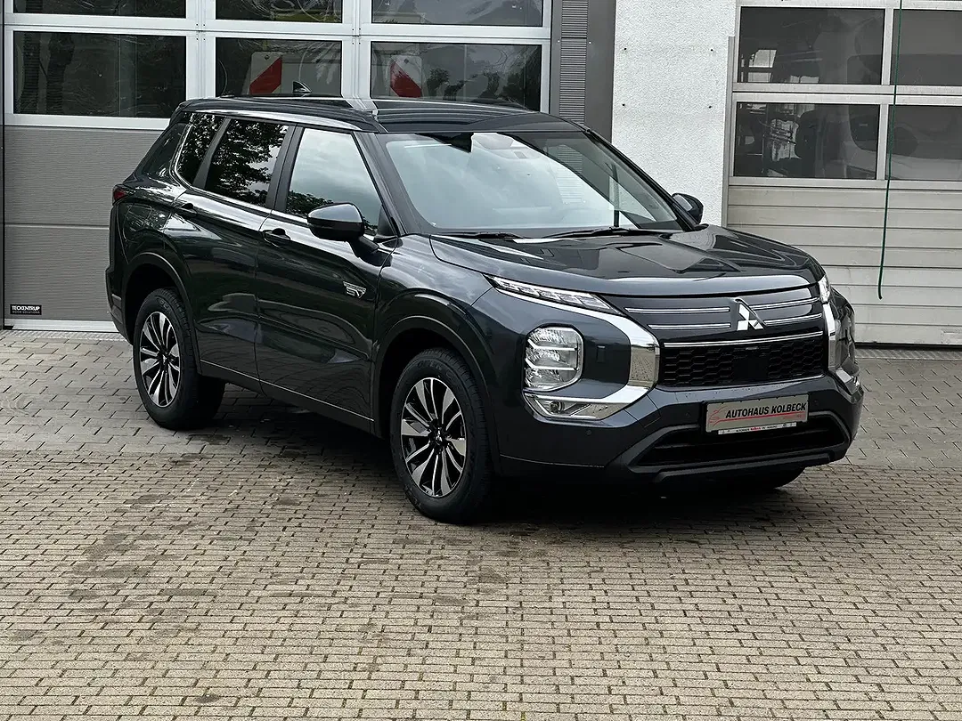 Mitsubishi Outlander - Thumbnail 3