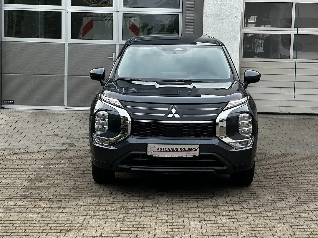 Mitsubishi Outlander - Thumbnail 4