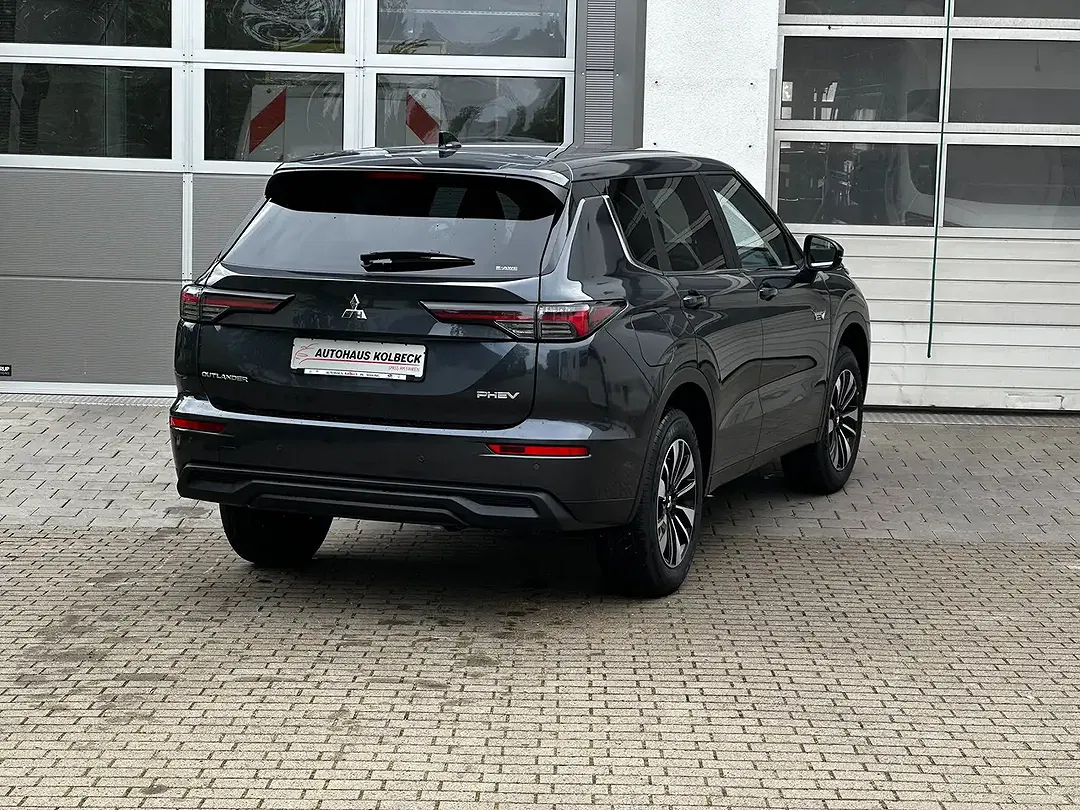 Mitsubishi Outlander - Thumbnail 5