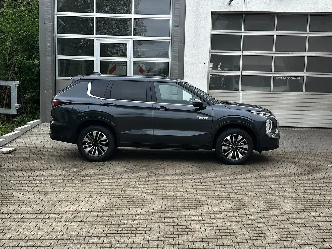 Mitsubishi Outlander - Thumbnail 6