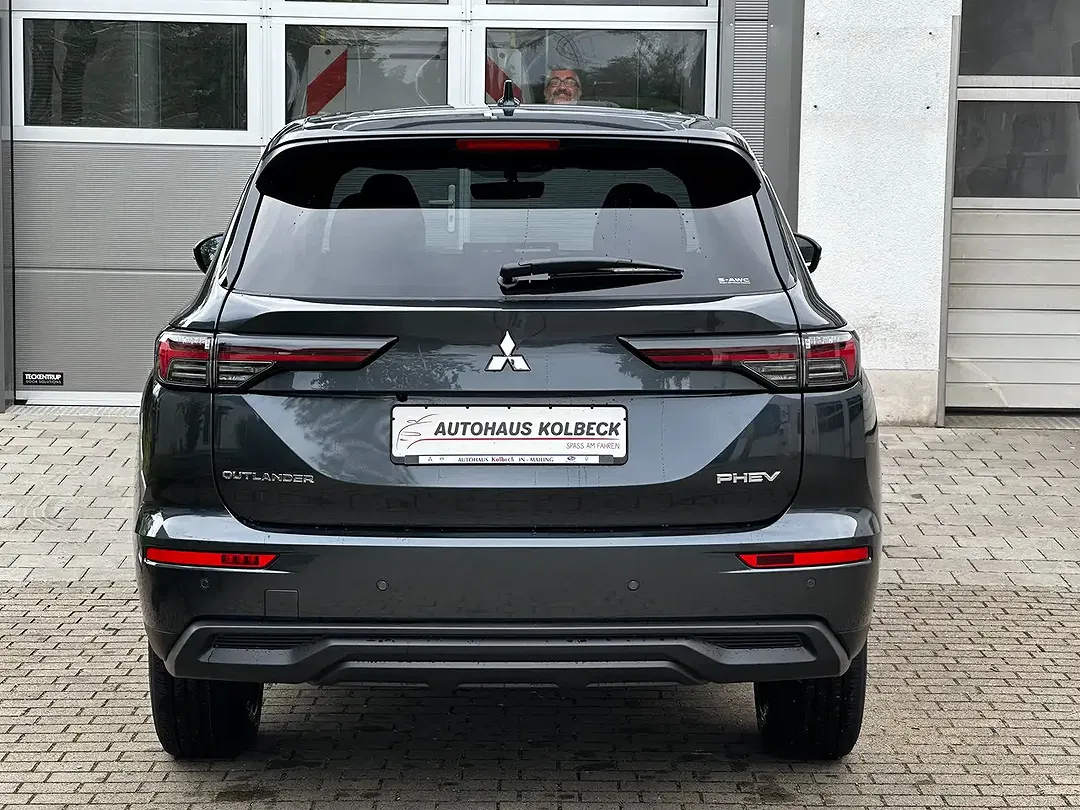 Mitsubishi Outlander - Thumbnail 7