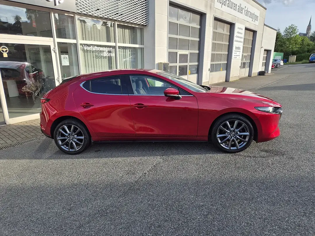 Mazda 3 - Thumbnail 4