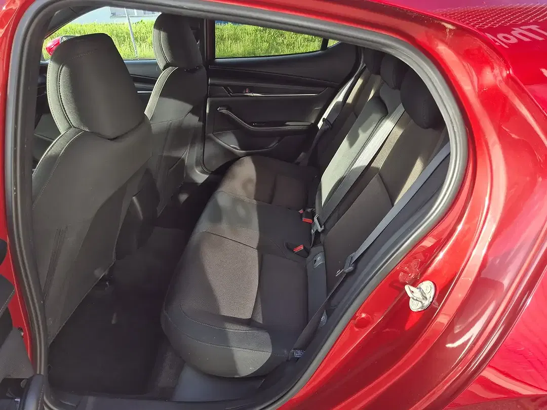 Mazda 3 - Thumbnail 8