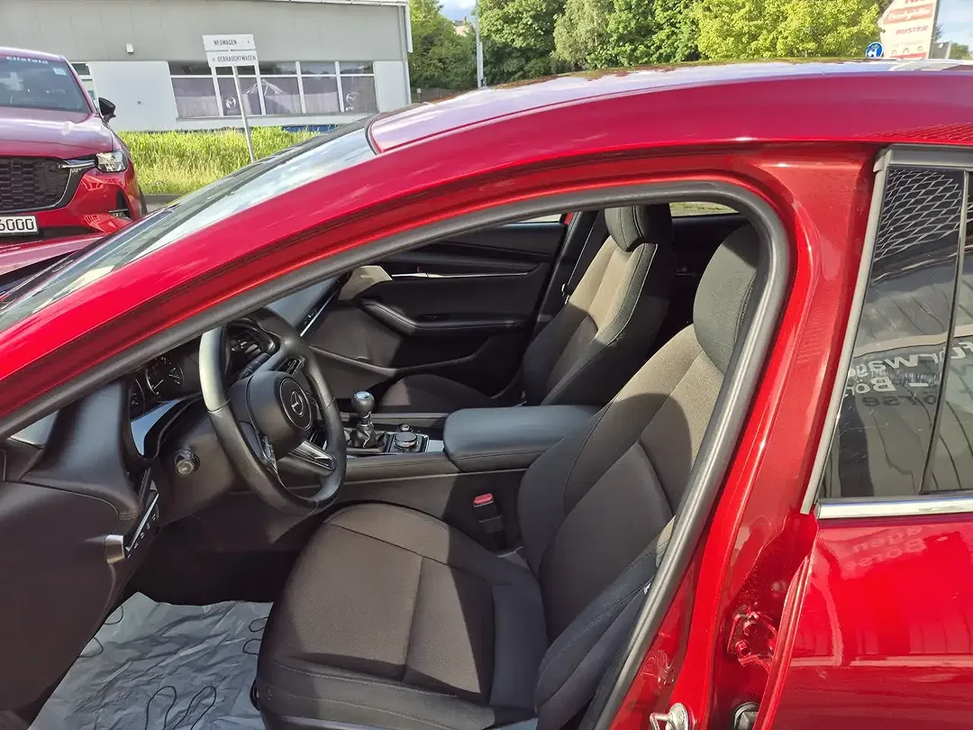 Mazda 3 - Thumbnail 9