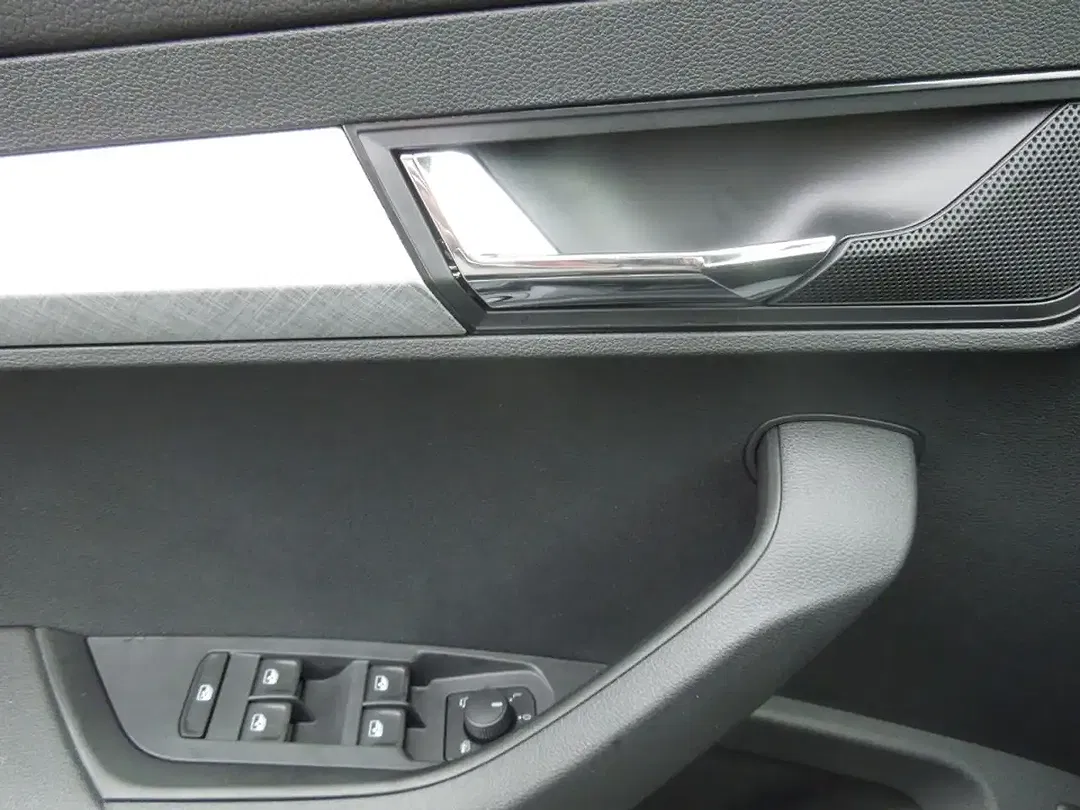 Skoda Karoq - Thumbnail 8
