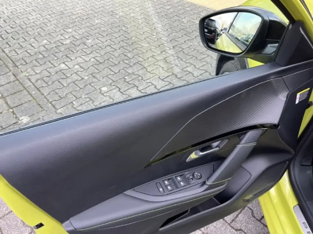 Peugeot 208 - Thumbnail 6