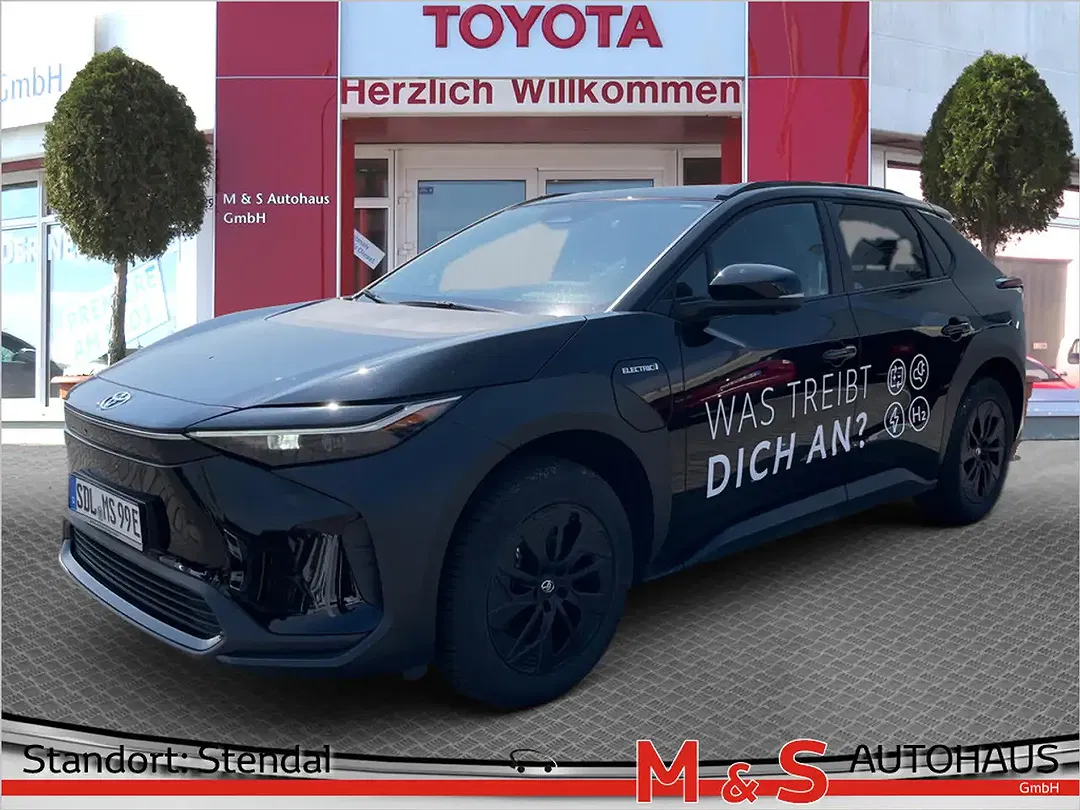 Toyota bZ4X - Thumbnail 1