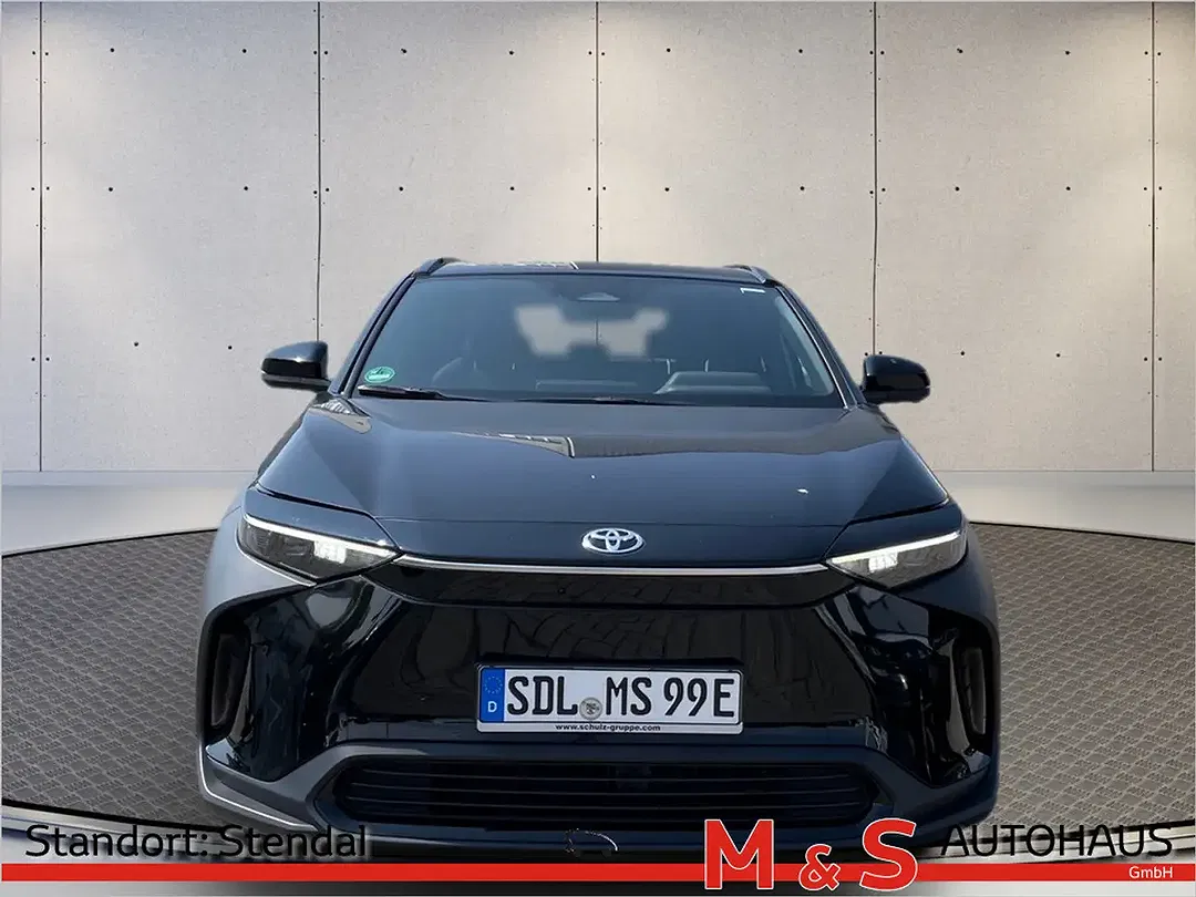 Toyota bZ4X - Thumbnail 2