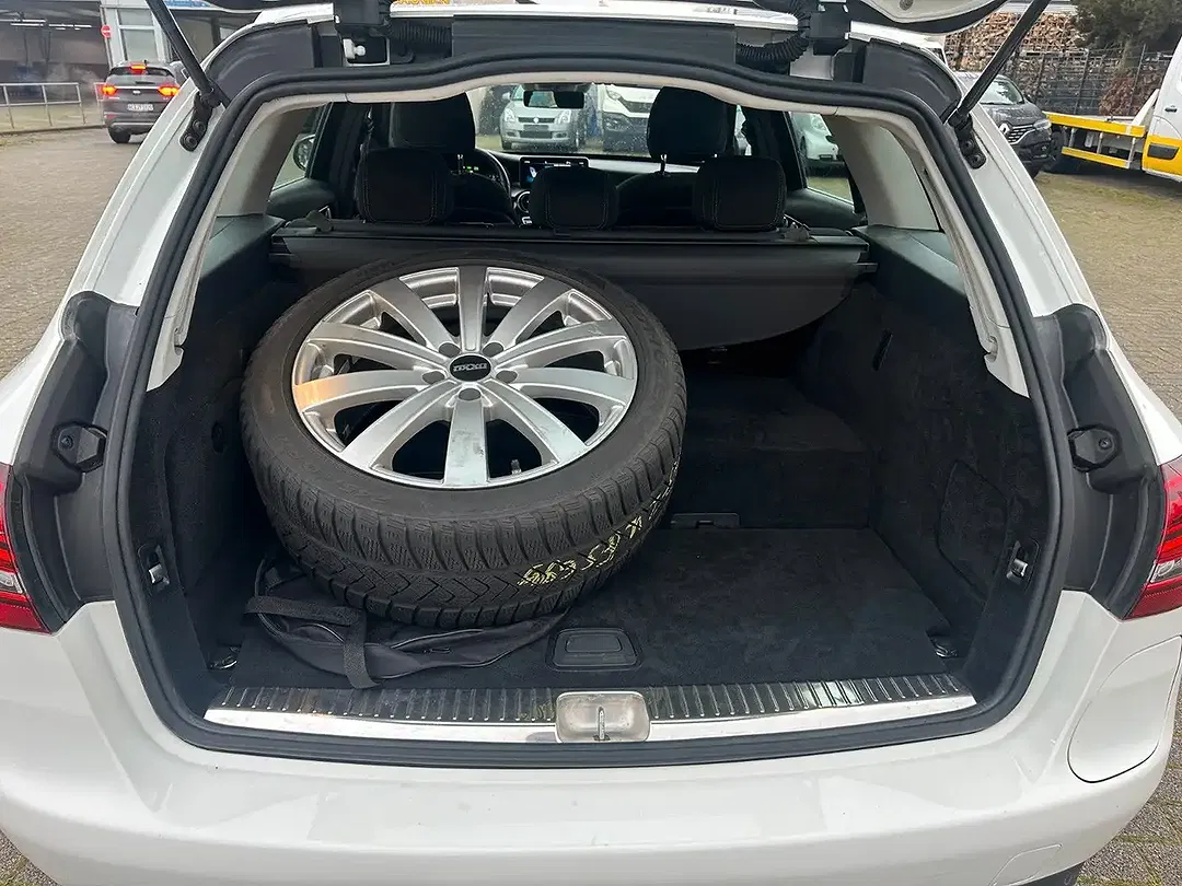 Mercedes-Benz C 300 - Thumbnail 15