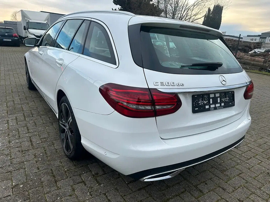 Mercedes-Benz C 300 - Thumbnail 8